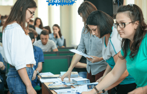 Circa 250 de studenți, informați despre studii și oportunități europene, în Chișinău