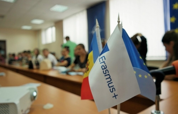 Studenți de la Comrat și Cahul, informați despre Erasmus+
