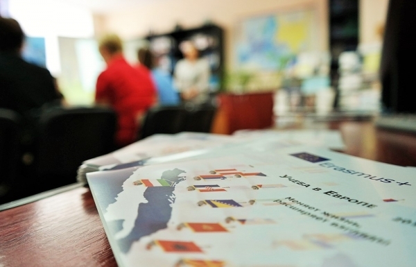 Studenți de la Comrat și Cahul, informați despre Erasmus+