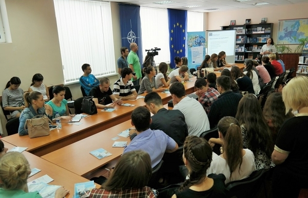 Studenți de la Comrat și Cahul, informați despre Erasmus+