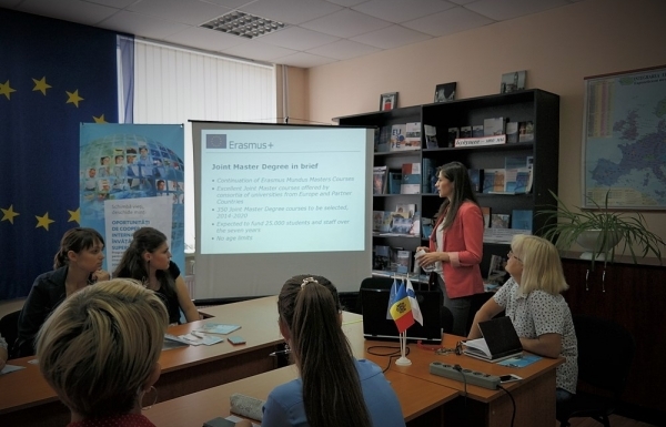 Studenți de la Comrat și Cahul, informați despre Erasmus+