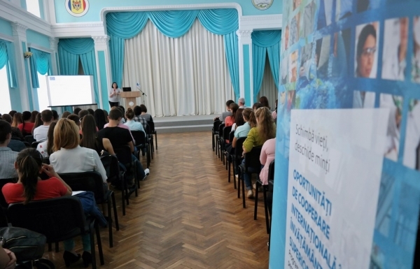 Studenți de la Comrat și Cahul, informați despre Erasmus+