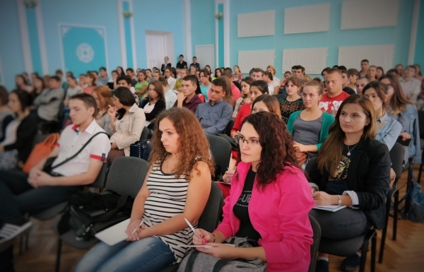 Studenți de la Comrat și Cahul, informați despre Erasmus+